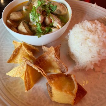 Thai Bistro - Tom yum and crab wonton lunch combo - Thai Near Me - Shoreline, Washington Thai Bistro - Tom yum and crab wonton lunch combo - Thai Near Me - Shoreline, Washington