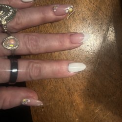 Gorgeous Nails - Nails with flower detail and white. Tammi always does such an amazing job!
