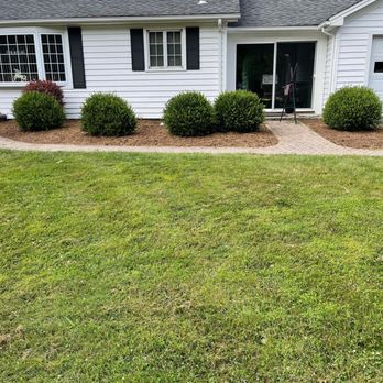 Vealey Landscaping - Garden bed weeding/ mulch - Landscaping Near Me Vealey Landscaping - Garden bed weeding/ mulch - Landscaping Near Me