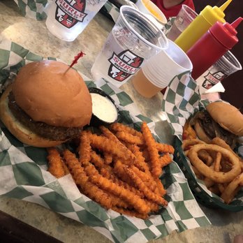Casper's and Runyon's Nook - The Spanish fly and the classic juicy nookie. - Dive Bars Near Me - Saint Paul, Minnesota