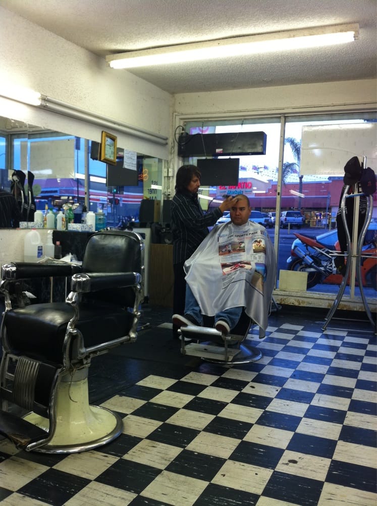 Marin's Barber Shop Logo