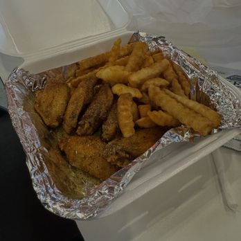 Colemans Lunchbox - Hot honey lemon pepper wings - Food Delivery Services Near Me - Augusta, Georgia