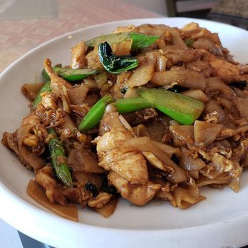 Jitlada - Pad see ew with chicken - Thai Near Me - Los Angeles, California Jitlada - Pad see ew with chicken - Thai Near Me - Los Angeles, California
