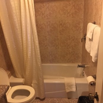 Royla Motel - The bathroom - Hotels Near Me - Pomona, California Royla Motel - The bathroom - Hotels Near Me - Pomona, California