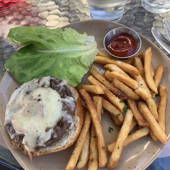 Robins Restaurant - Cheeseburger & Fries - New American Near Me - Cambria, California