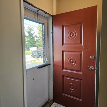 Smart Shield Windows - Before photo of front door - Windows Installation Near Me Smart Shield Windows - Before photo of front door - Windows Installation Near Me