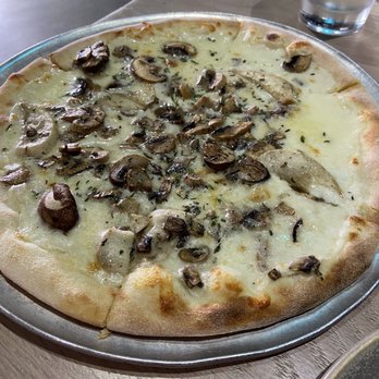 Moku Kitchen - Hamakua wild mushroom pizza - Cocktail Bars Near Me - Honolulu, Hawaii Moku Kitchen - Hamakua wild mushroom pizza - Cocktail Bars Near Me - Honolulu, Hawaii
