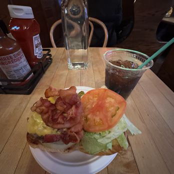 Corner Bistro - Bistroburger - American Near Me - New York, New York