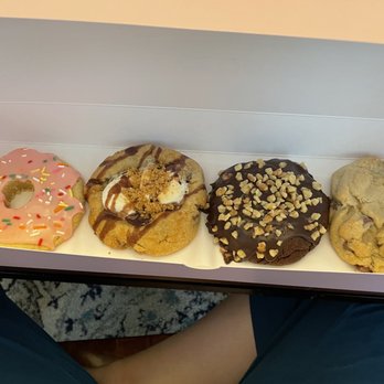 Crumbl - Petaluma - Donut, s'mores, chocolate walnut, milk chocolate chip - Bakeries Near Me - Petaluma, California