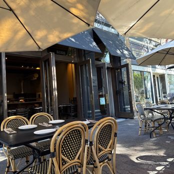 Vesta - Outdoor seating - so cute! - Pizza Near Me - Redwood City, California Vesta - Outdoor seating - so cute! - Pizza Near Me - Redwood City, California