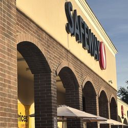 Safeway - The front entrance