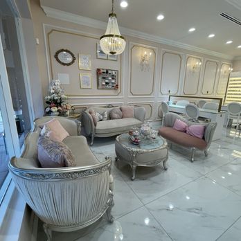 Le Petit Salon - Inside sitting area - Nail Salons Near Me - Tustin, California Le Petit Salon - Inside sitting area - Nail Salons Near Me - Tustin, California