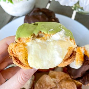 Beard Papa's - Green Tea Eclair |Instagram @restaurant_aholic - Bakeries Near Me - Charlotte, North Carolina