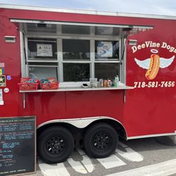DeeVine Dogs LLC