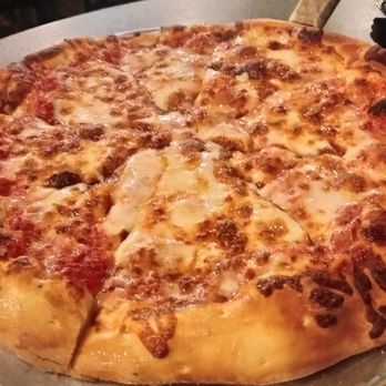 Big Dog Craft Brewing - Cheese pizza - Brewpubs Near Me - Lancaster, Pennsylvania