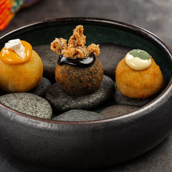 Arcano - Trio de Croquetas.  Cangrejo, Tinta de Calamar, Camarones.  España - Spanish Near Me - Coral Gables, Florida