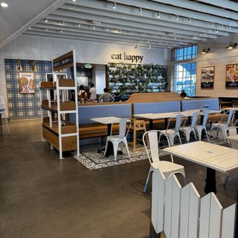 Mendocino Farms - Dining area 12-29-24 - Salad Near Me - Houston, Texas Mendocino Farms - Dining area 12-29-24 - Salad Near Me - Houston, Texas