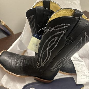 Boot Barn - Women's Clothing Near Me - Olathe, Kansas