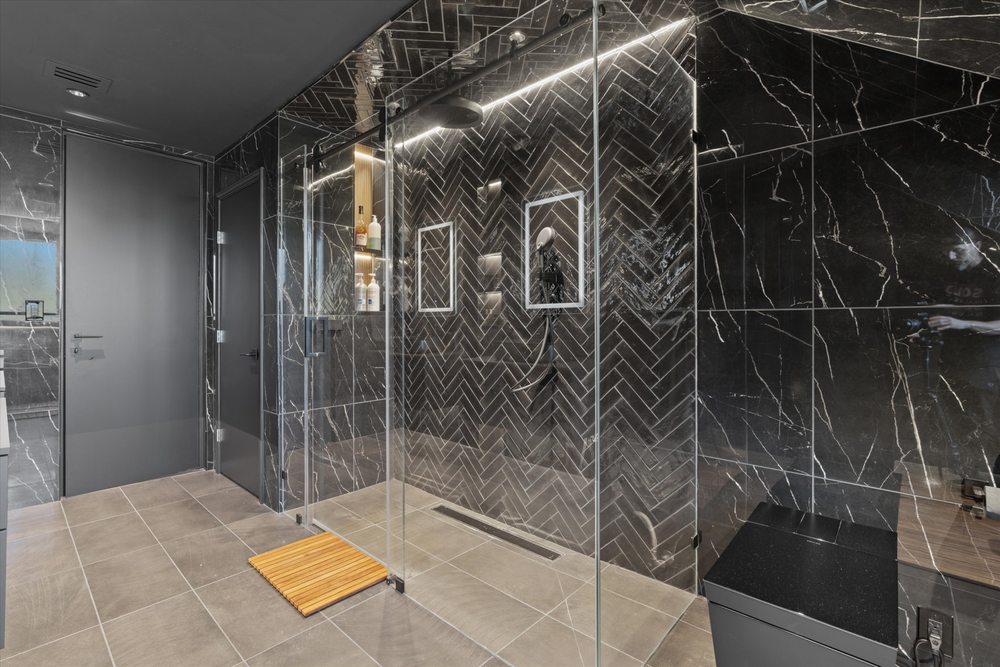 Slide of Lakeview Design Build