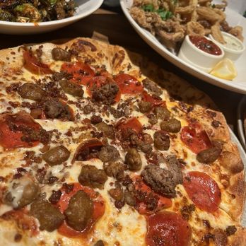 Yard House - New American Near Me - Indianapolis, Indiana