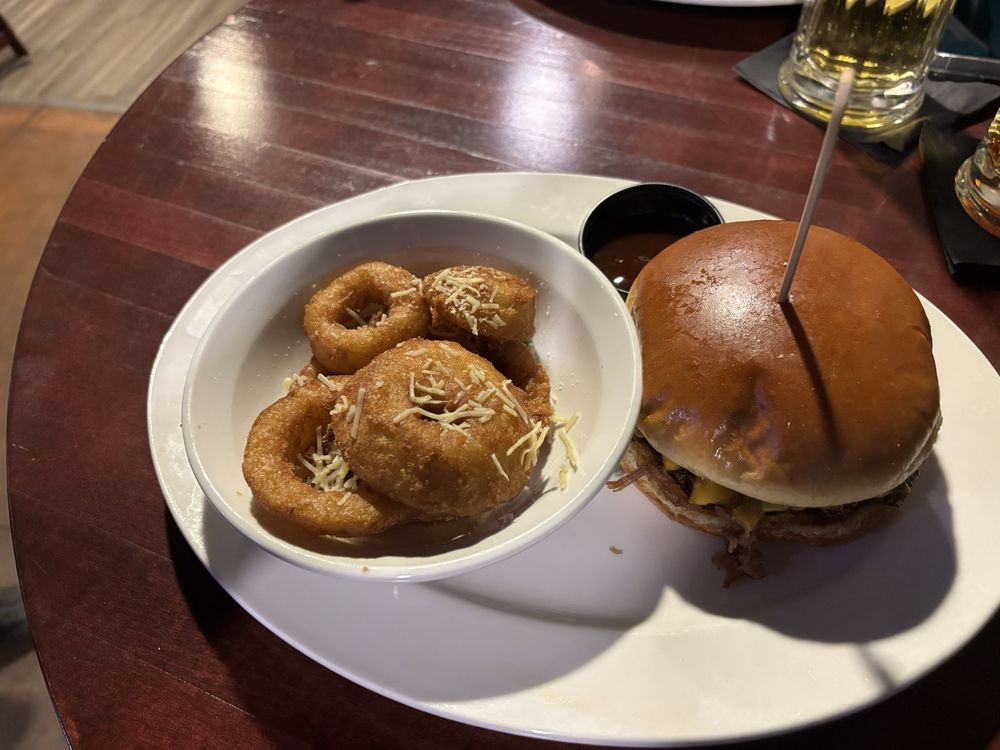 Food from Fat Eddy's BarBQ