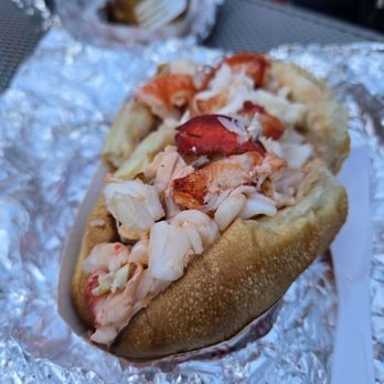 James Hook & Co - Large lobster roll with butter - Seafood Near Me - Boston, Massachusetts