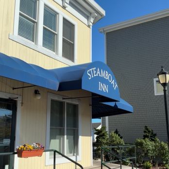 Steamboat Inn - Entrance - Bed & Breakfast Near Me - Mystic, Connecticut