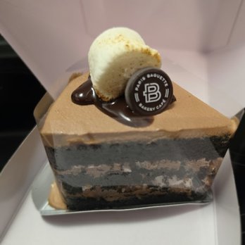 Paris Baguette - S'mores Chocolate Marshmallow Cake! unique flavor! - Bakeries Near Me - Miami, Florida Paris Baguette - S'mores Chocolate Marshmallow Cake! unique flavor! - Bakeries Near Me - Miami, Florida