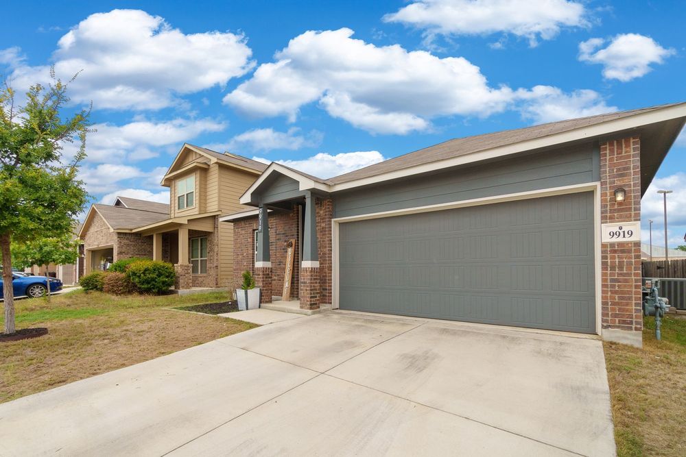 Next Day Garage Doors - Garage Door Contractor in Lincoln, NE