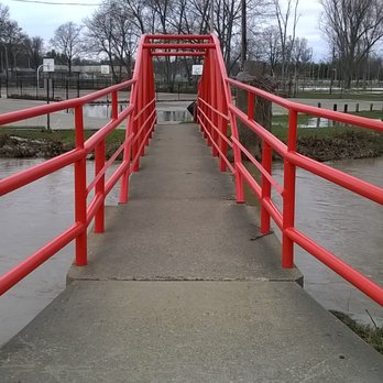Riley Park - nice bridge spans the creek - Parks Near Me - Greenfield, Indiana
