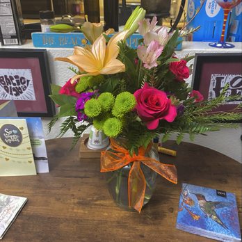 Abandale Florist - Birthday flower arrangement - Florists Near Me - Tucson, Arizona Abandale Florist - Birthday flower arrangement - Florists Near Me - Tucson, Arizona