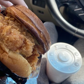 Popeyes Louisiana Kitchen - Burnt bottom bun no straw - Fast Food Near Me - Gallatin, Tennessee Popeyes Louisiana Kitchen - Burnt bottom bun no straw - Fast Food Near Me - Gallatin, Tennessee