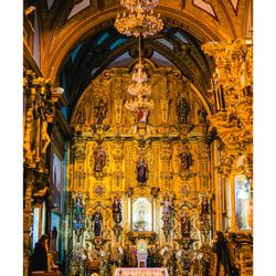 Templo de Nuestra Señora de Aranzazú - Small but beautiful. Gold everywhere.