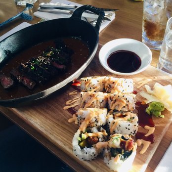 Earls Kitchen + Bar - Cocktail Bars Near Me - West Vancouver, British Columbia
