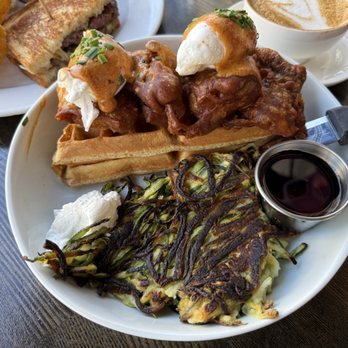 EAT - The Golden Clucker - Breakfast & Brunch Near Me - North Hollywood, California