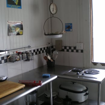 Hilo Bay Hostel - large spacious kitchen available - Hostels Near Me - Hilo, Hawaii