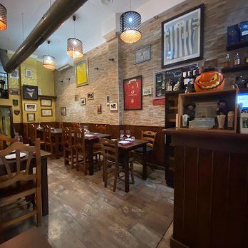 The Venue Steakhouse - Inside the restaurant - Steakhouses Near Me - Barcelona, B The Venue Steakhouse - Inside the restaurant - Steakhouses Near Me - Barcelona, B