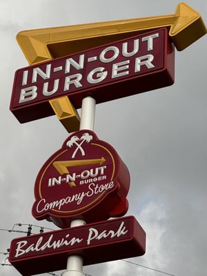 In-N-Out Burger by null