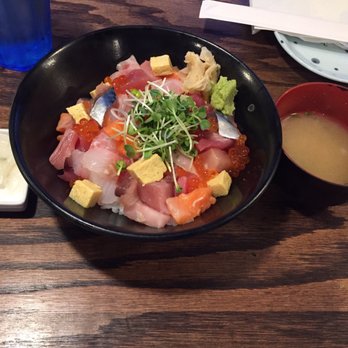 Waraku - Bara Chirashi (various of cut sashimi, $14.95) with miso soup and radish - Izakaya Near Me - Torrance, California