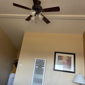 Silver Surf Motel - Thank goodness for the ceiling fan. It was warm - Hotels Near Me - San Simeon, California Silver Surf Motel - Thank goodness for the ceiling fan. It was warm - Hotels Near Me - San Simeon, California