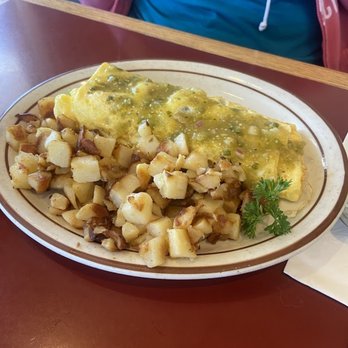 Hobee's Restaurant - Chile Verde Omelette - Stanford Cardinal Omelette - Breakfast & Brunch Near Me - Sunnyvale, California
