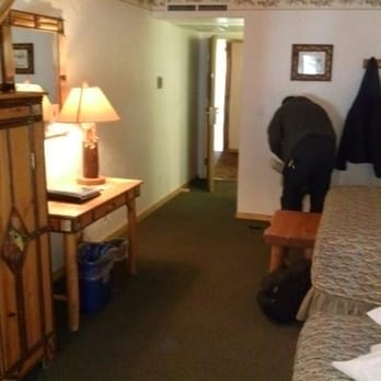 Holiday Inn The Lodge at Big Bear Lake - Room was clean and typical of a two star hotel. - Big Bear, CA