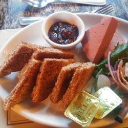 Queen Inn