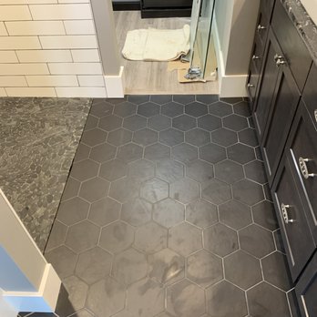 Skyway Homes - a bathroom with black and white tile - General Contractors Near Me Skyway Homes - a bathroom with black and white tile - General Contractors Near Me