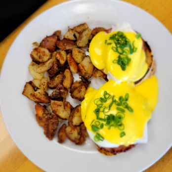 Brunch - Eggs benedict - Breakfast & Brunch Near Me - Paso Robles, California
