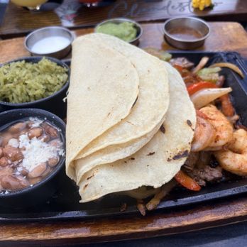 Clandestino - Shrimp and Steak Fajitas - Cocktail Bars Near Me - Palm Springs, California