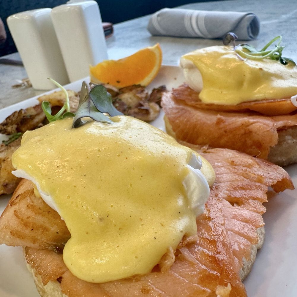 Cafe Mimosa - Smoked Salmon Benedict - Breakfast & Brunch Near Me - Rohnert Park, California