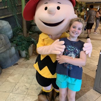 Castaway Bay Resort - Charlie Brown met us in the lobby our first night - Resorts Near Me - Sandusky, Ohio