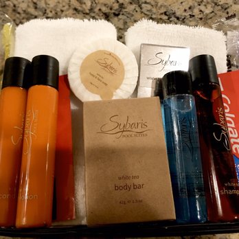Sybaris Pool Suites - Free toiletries available if you forgot to pack some. - Hotels Near Me - Northbrook, Illinois