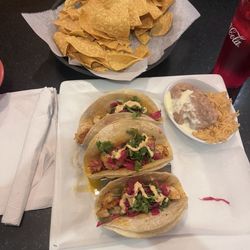El Cerro - Grilled shrimp tacos and free chips and salsa